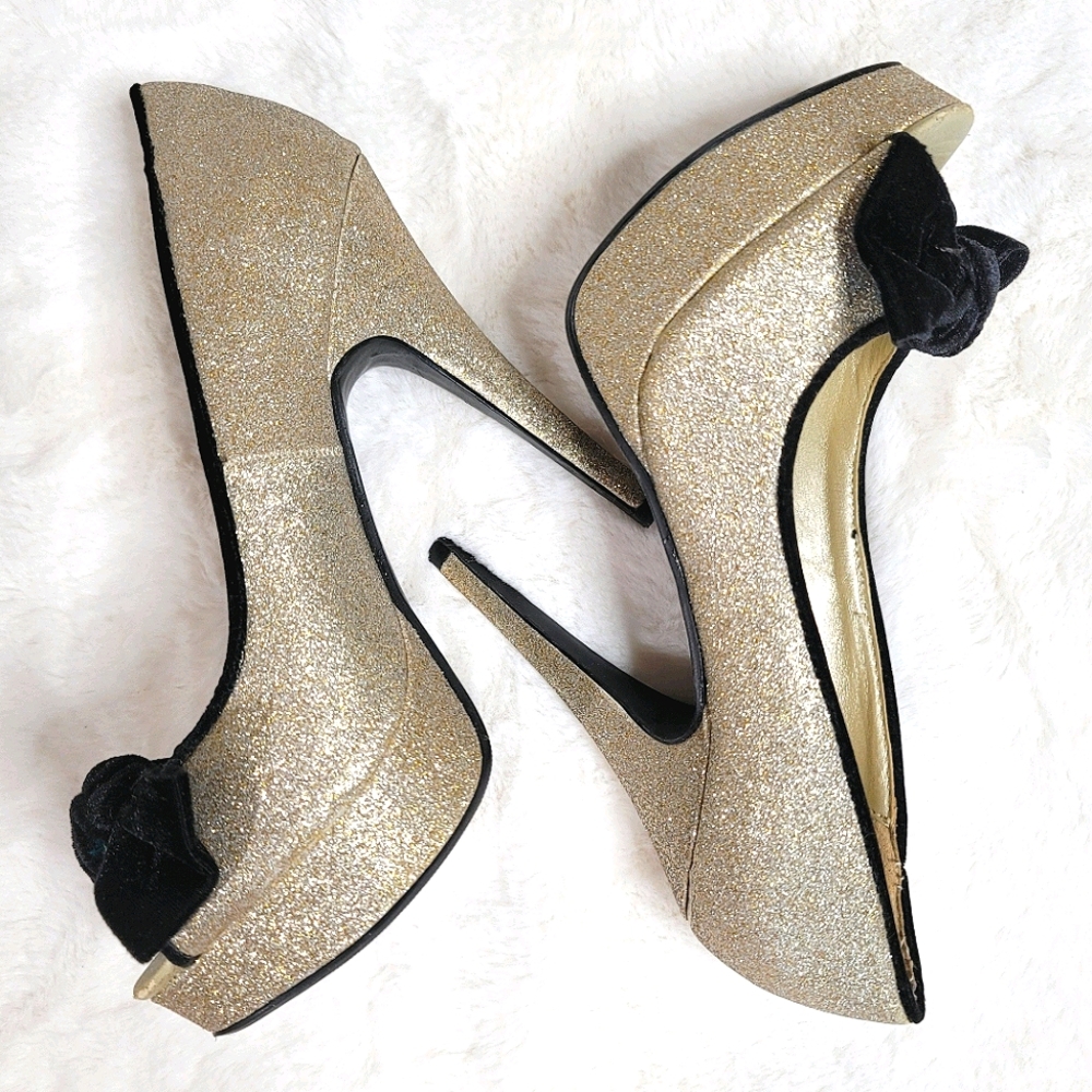 Bongo Gold and black bow heels